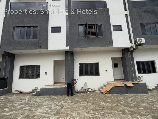 4 – Bedroom Terrace Duplex1 Room Bq