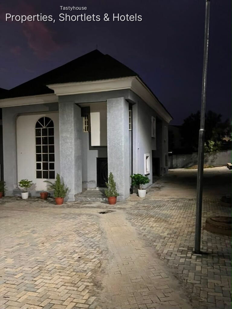 Fully Furnished 4-Bedroom Detached Duplex