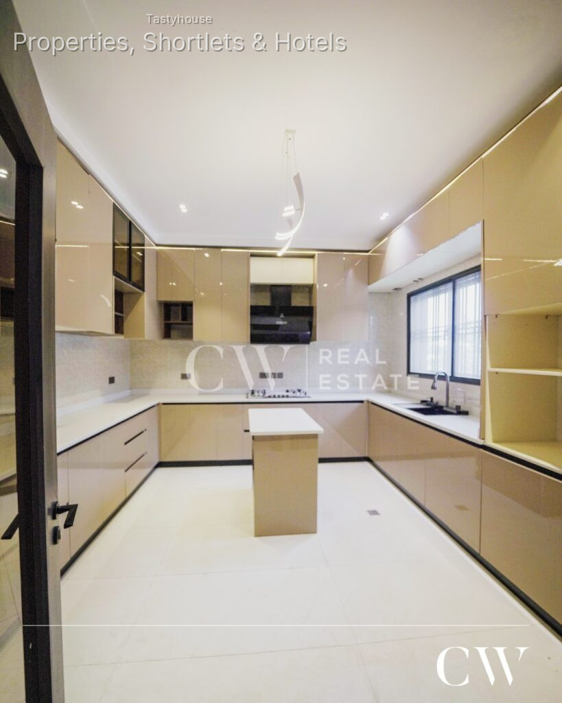 5 Bedroom Detached Duplex