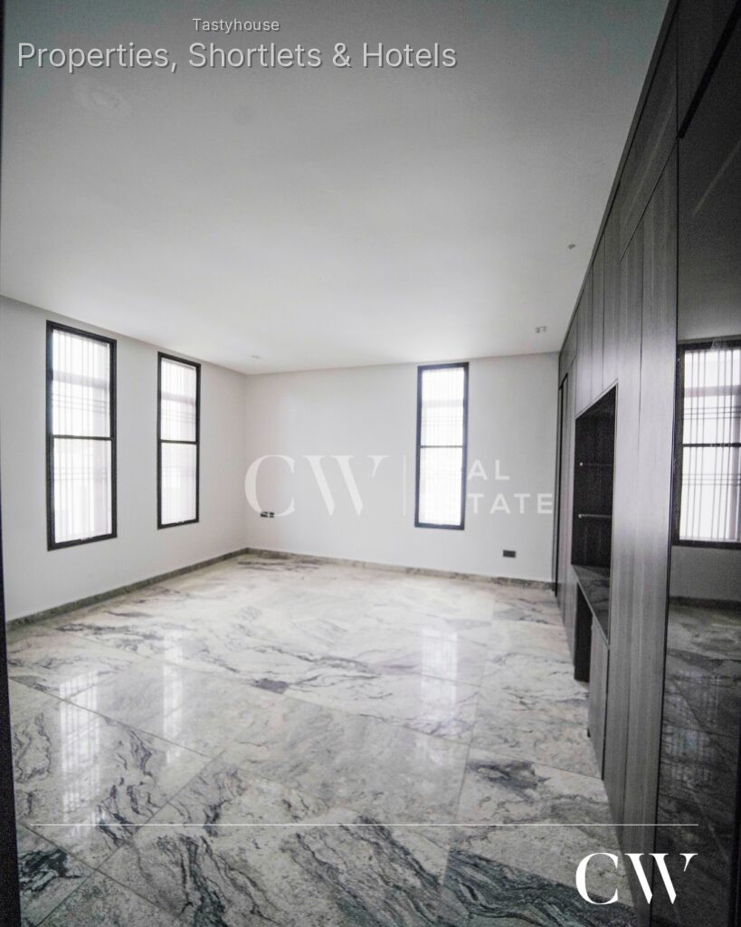 5 Bedroom Detached Duplex