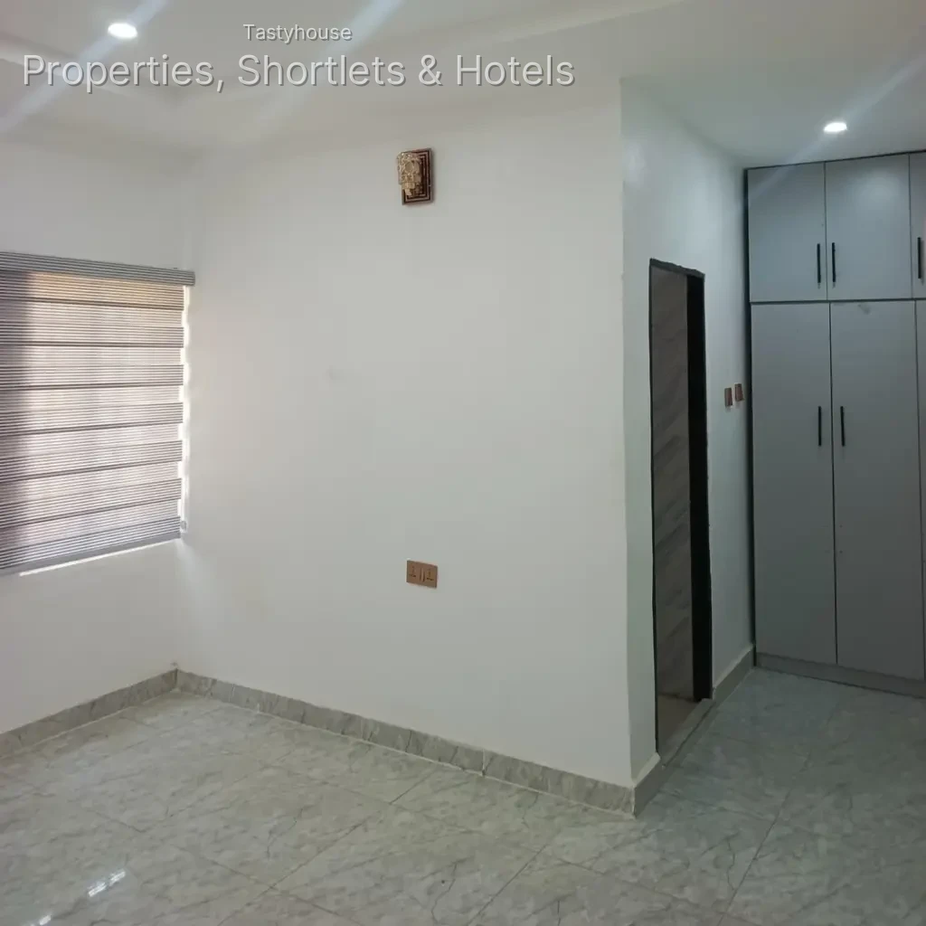 4 – Bedroom Flat