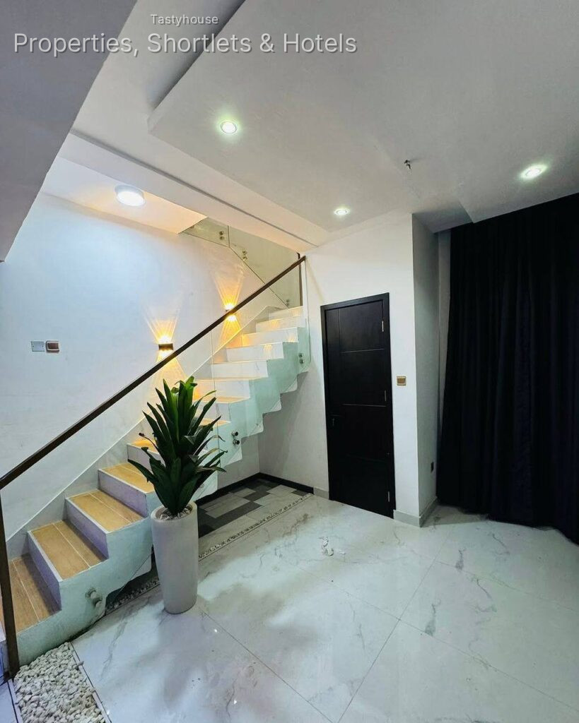 FINISHED NEWLY BUILT LUXURIOUS 4 BEDR0OM FULLY DETACHED DUPLEX