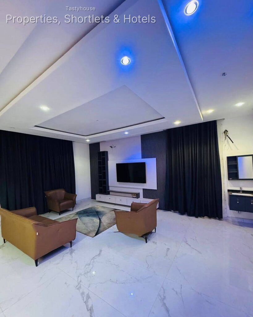 FINISHED NEWLY BUILT LUXURIOUS 4 BEDR0OM FULLY DETACHED DUPLEX