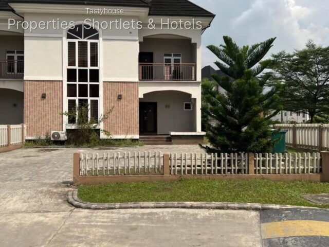 4- bedroom duplex