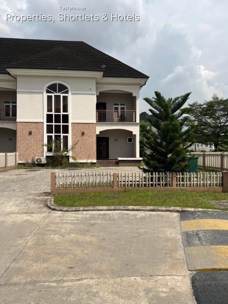4- bedroom duplex
