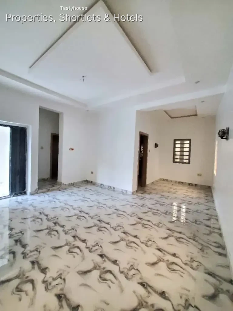 (4)Units Of Two Bedrooms Duplexes
