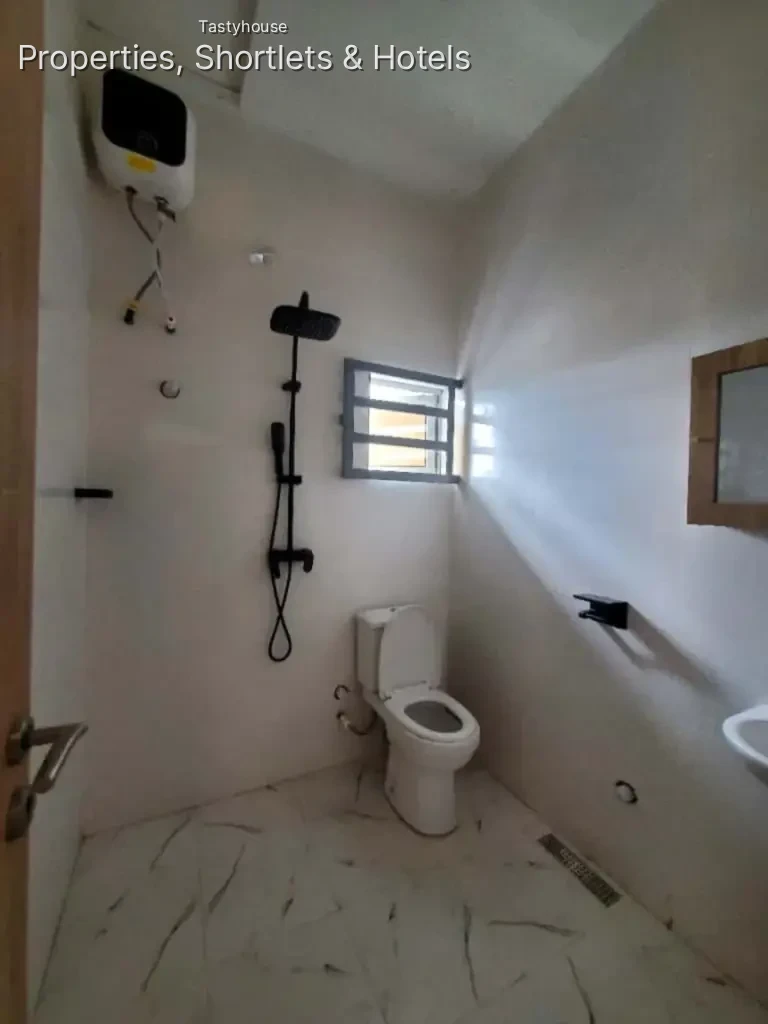 (4)Units Of Two Bedrooms Duplexes