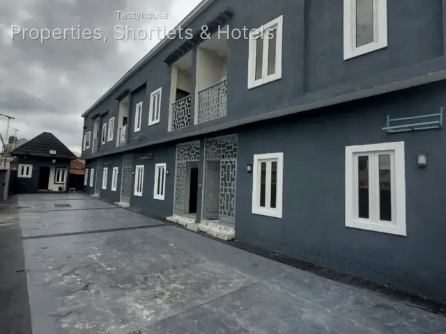 (4)Units Of Two Bedrooms Duplexes
