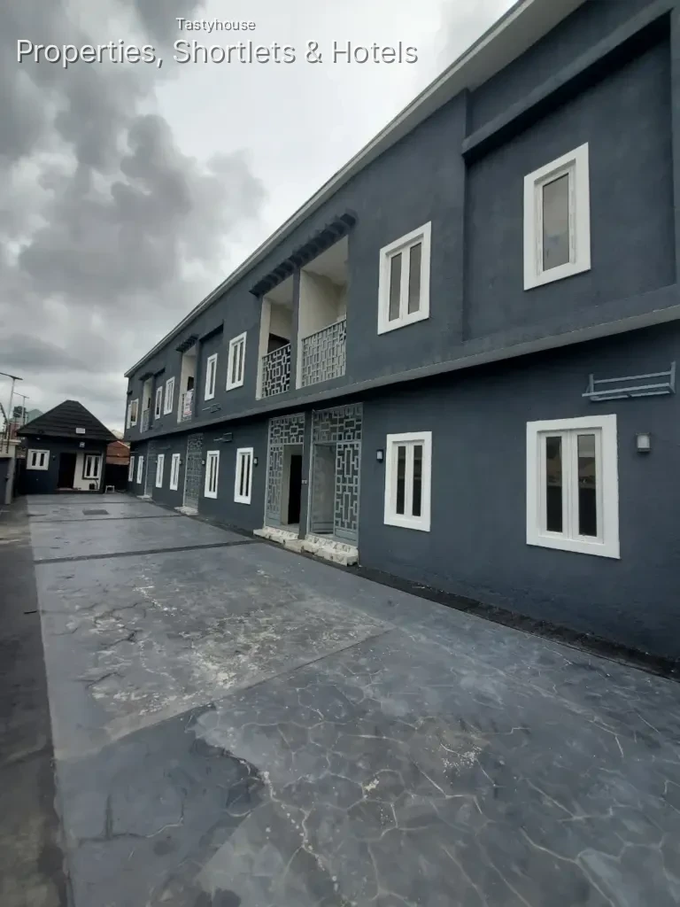(4)Units Of Two Bedrooms Duplexes