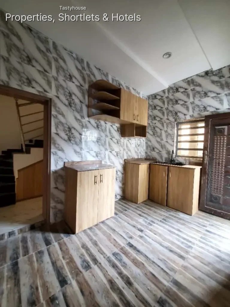 (4)Units Of Two Bedrooms Duplexes