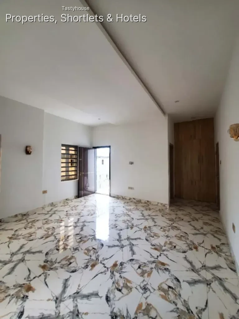 (4)Units Of Two Bedrooms Duplexes