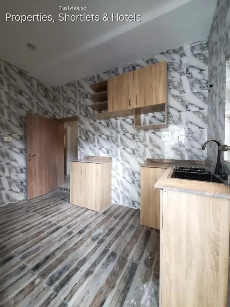 (4)Units Of Two Bedrooms Duplexes