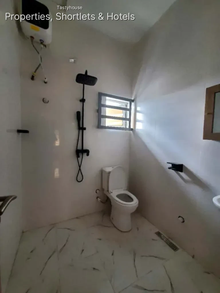(4)Units Of Two Bedrooms Duplexes