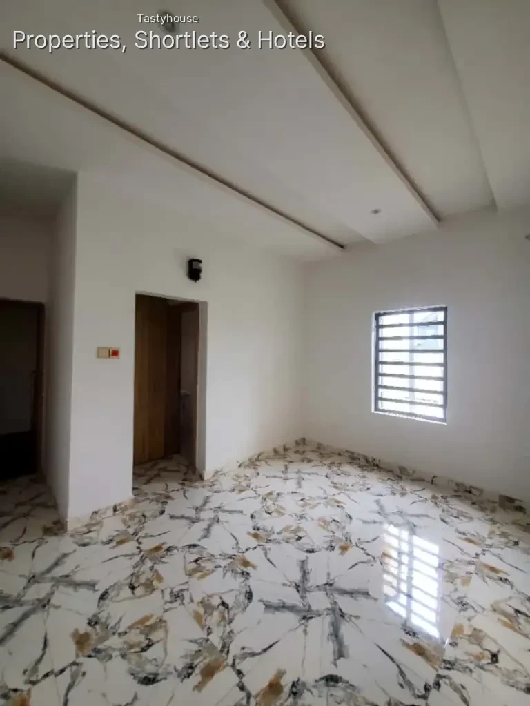 (4)Units Of Two Bedrooms Duplexes
