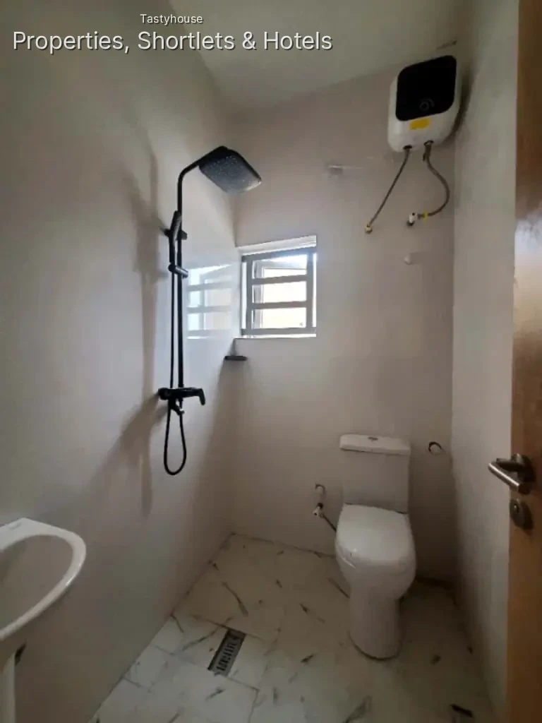 (4)Units Of Two Bedrooms Duplexes