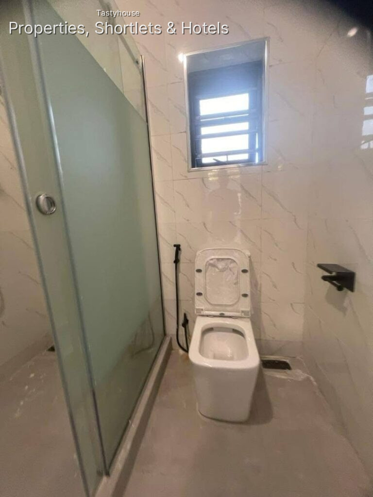 2 and 3 Bedrooms Duplex with federal light