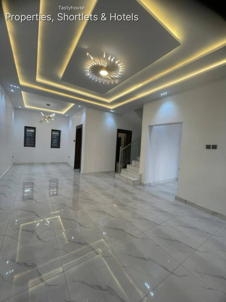 2 and 3 Bedrooms Duplex with federal light