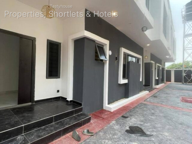 2 and 3 Bedrooms Duplex with federal light