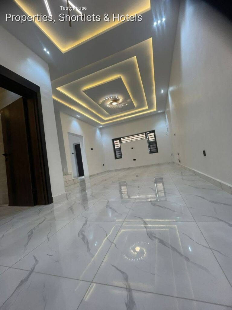 2 and 3 Bedrooms Duplex with federal light