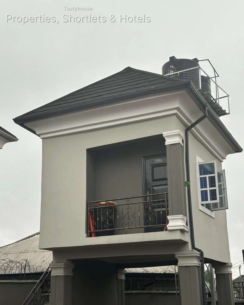 6 Bedroom Duplex with Two Sitting Rooms, Office, Gym, Air Conditioners