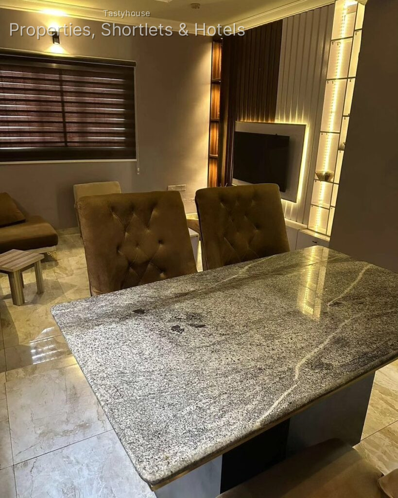 6 Bedroom Duplex with Two Sitting Rooms, Office, Gym, Air Conditioners