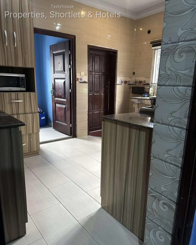 6 Bedroom Duplex with Two Sitting Rooms, Office, Gym, Air Conditioners