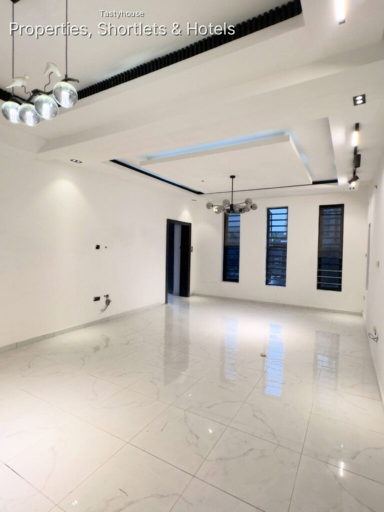 4 -BEDROOM DUPLEX WITH BỌ