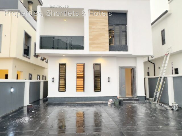 4 -BEDROOM DUPLEX WITH BỌ