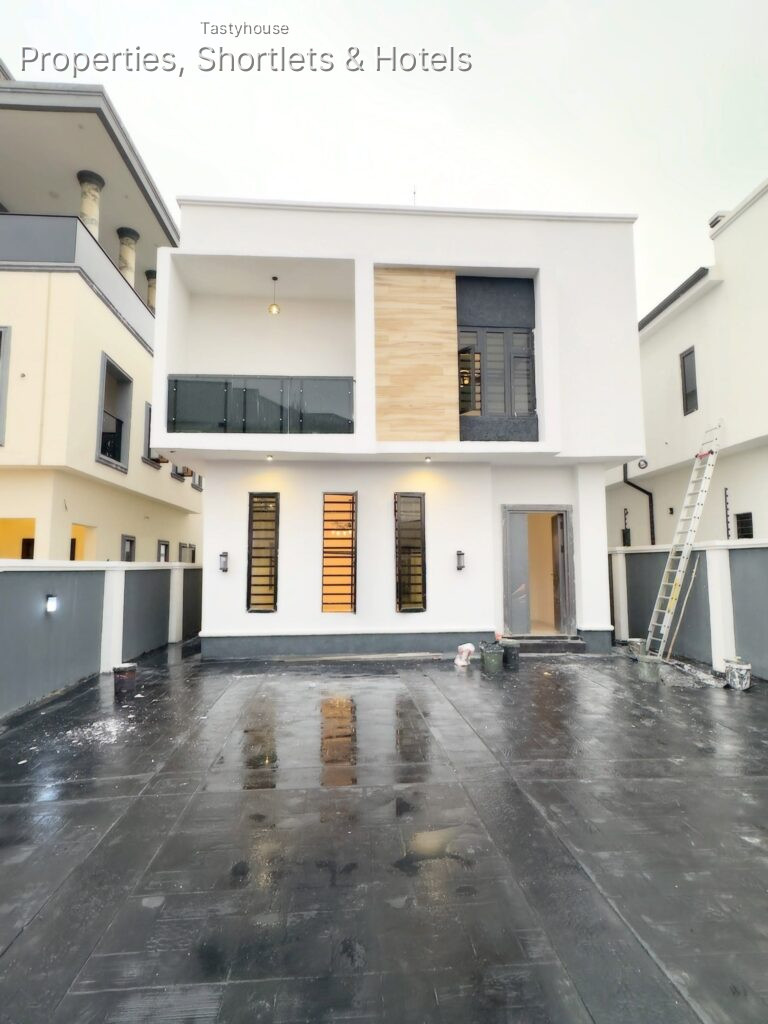 4 -BEDROOM DUPLEX WITH BỌ