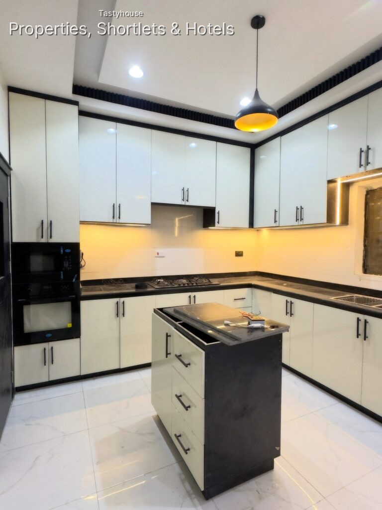 4 -BEDROOM DUPLEX WITH BỌ