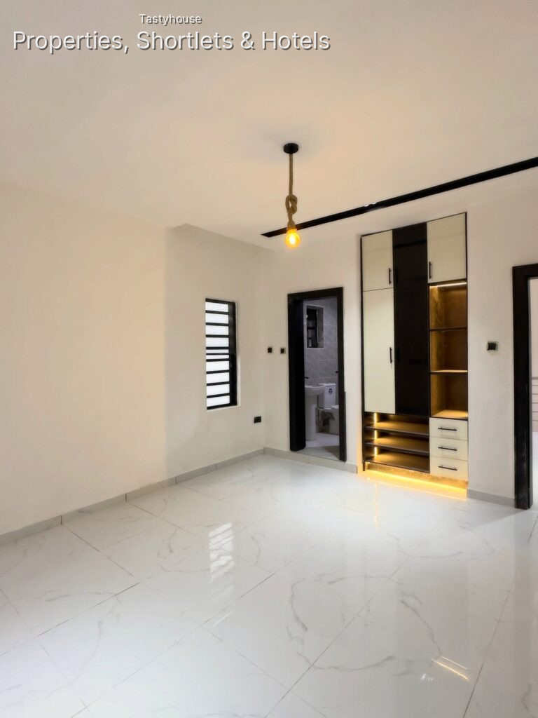 4 -BEDROOM DUPLEX WITH BỌ