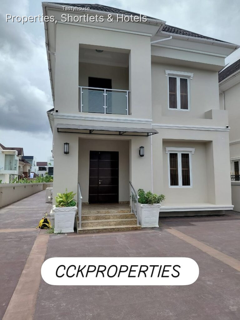 Fully furnished 5 bedroom all ensuite with family lounge