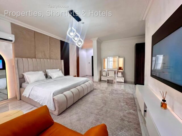 LUXURY FULLY FURNISHED 3-BEDROOM APARTMENT