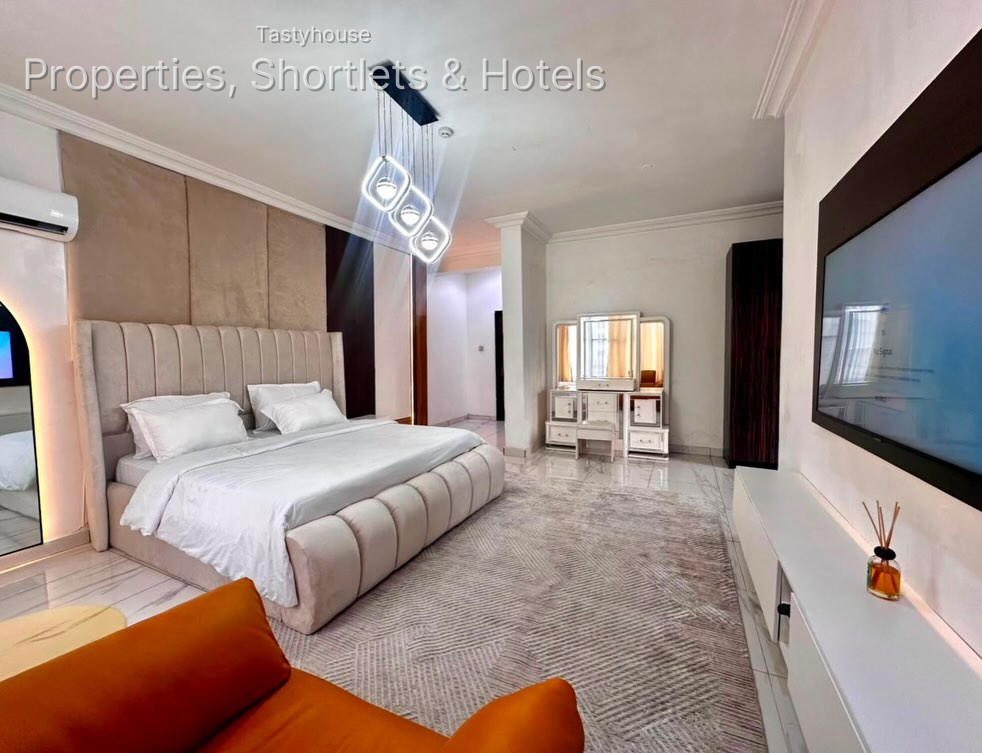 LUXURY FULLY FURNISHED 3-BEDROOM APARTMENT