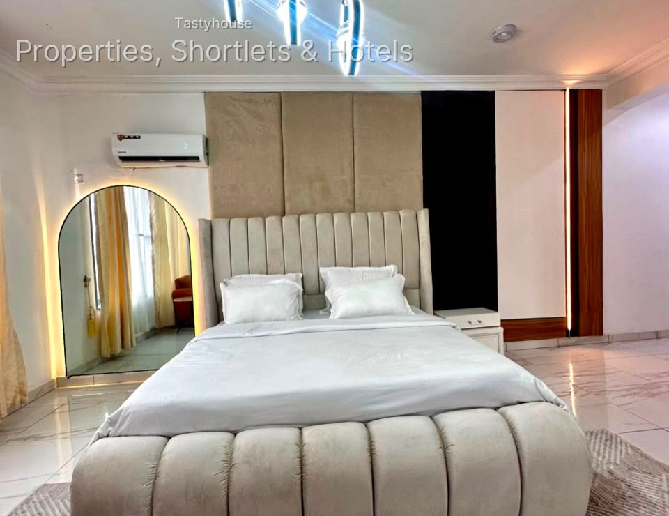 LUXURY FULLY FURNISHED 3-BEDROOM APARTMENT