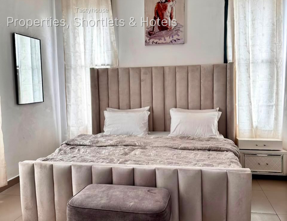 LUXURY FULLY FURNISHED 3-BEDROOM APARTMENT