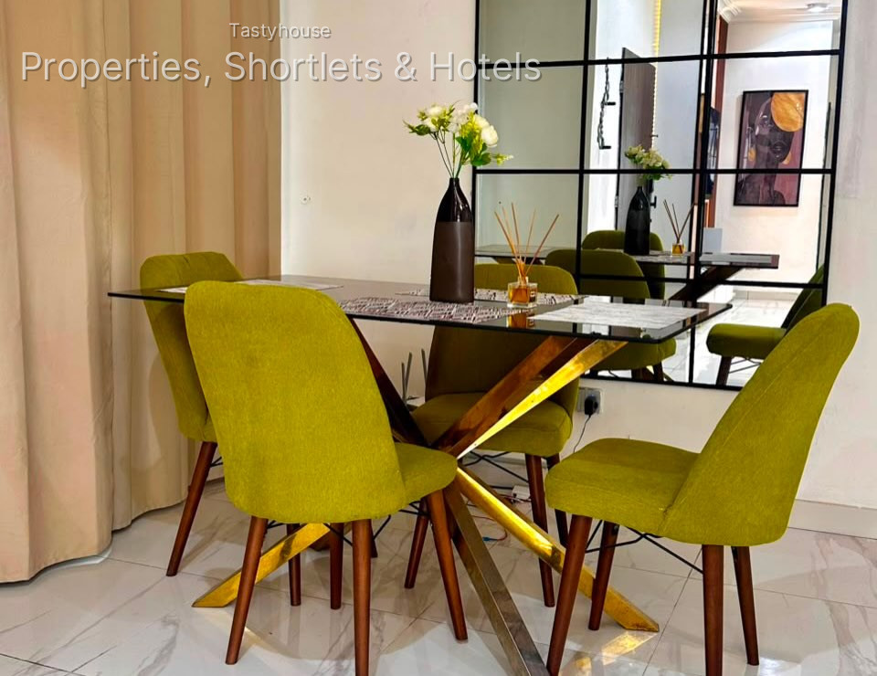 LUXURY FULLY FURNISHED 3-BEDROOM APARTMENT