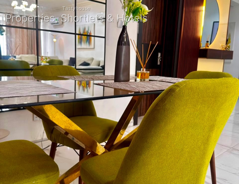 LUXURY FULLY FURNISHED 3-BEDROOM APARTMENT
