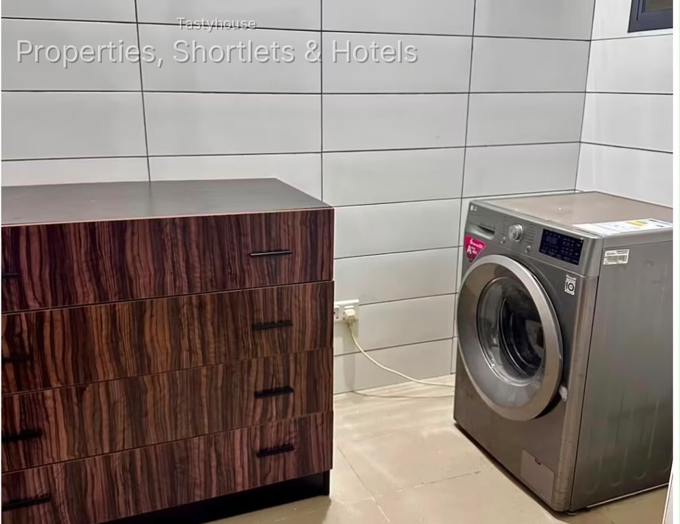 LUXURY FULLY FURNISHED 3-BEDROOM APARTMENT