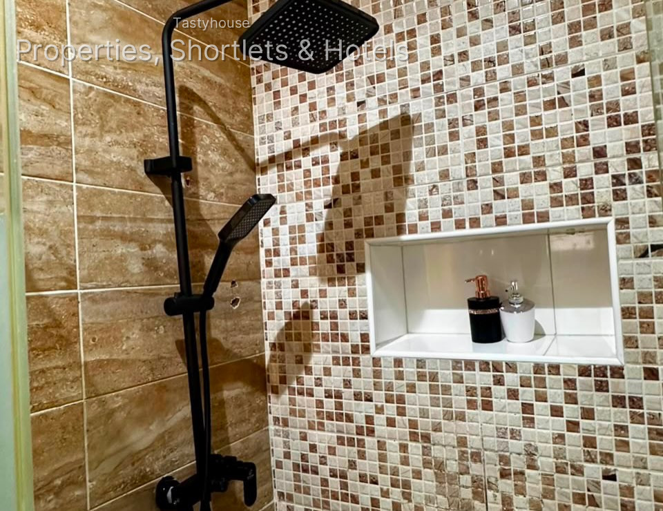 LUXURY FULLY FURNISHED 3-BEDROOM APARTMENT