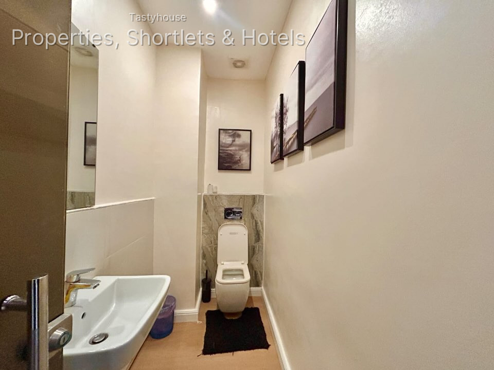 Luxury 2-Bedroom Apartment, waterfront, fullyfurnished