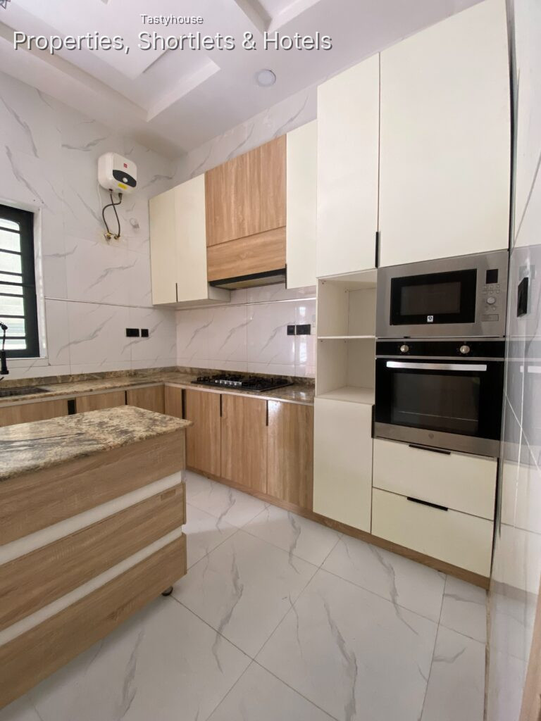 4Bedroom semidetached duplex duplex with Spacious rooms