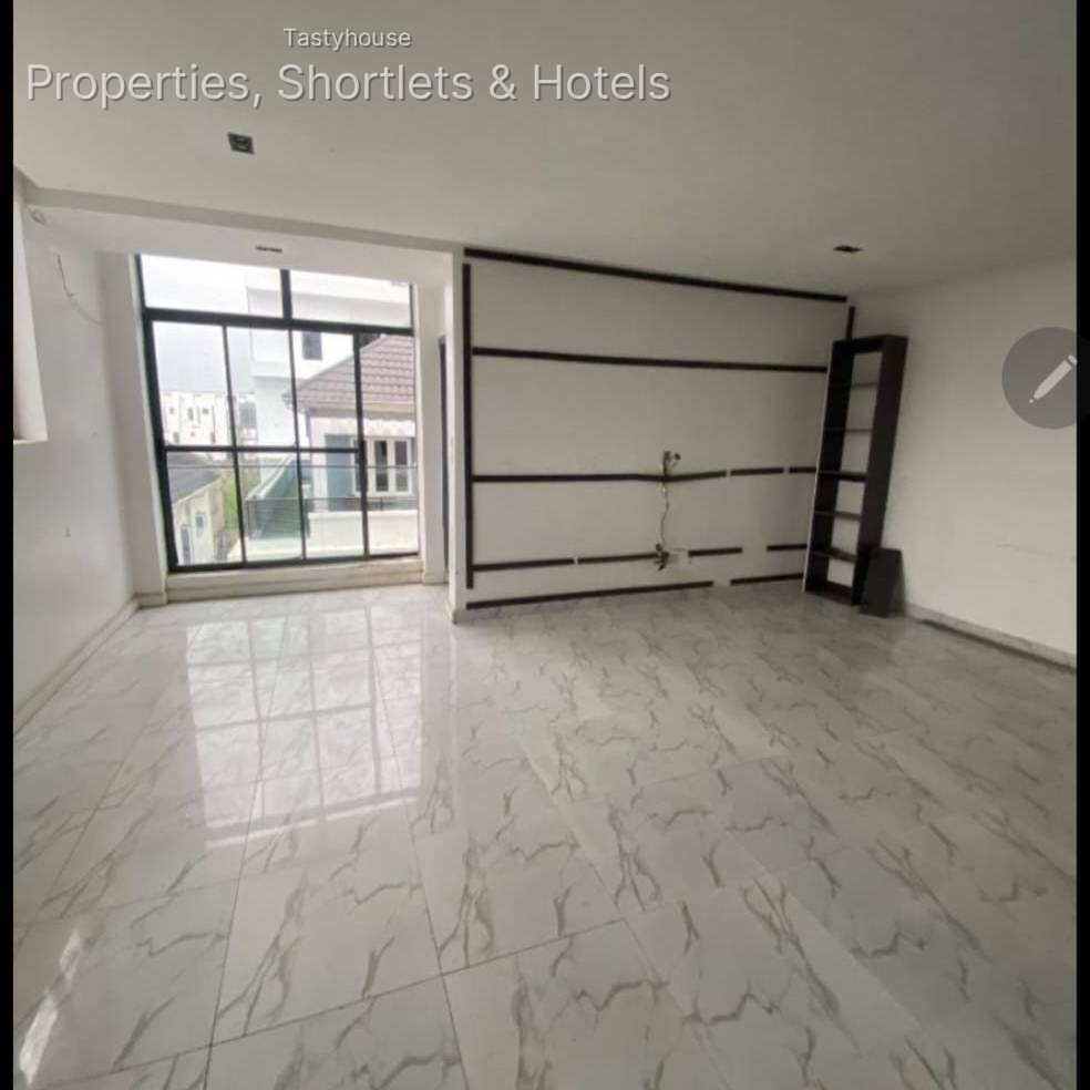 Tastefully built 3-bedroom Terrace duplex