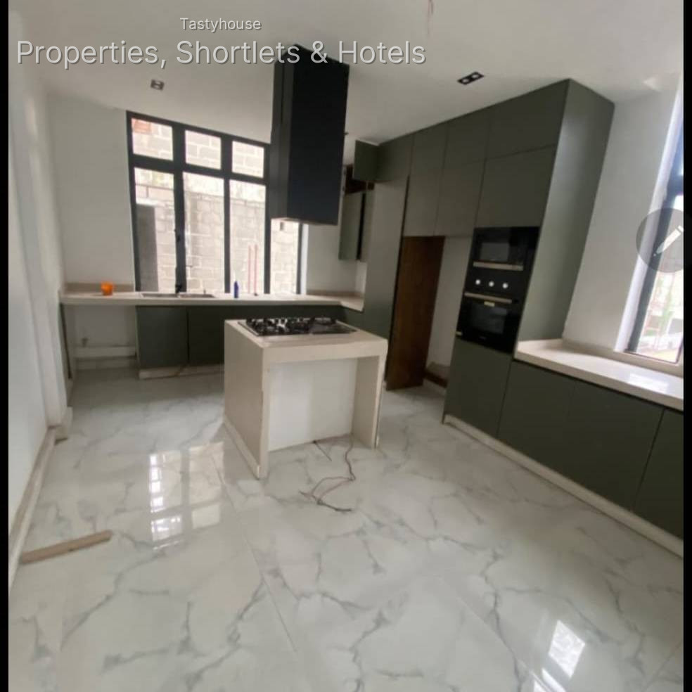 Tastefully built 3-bedroom Terrace duplex