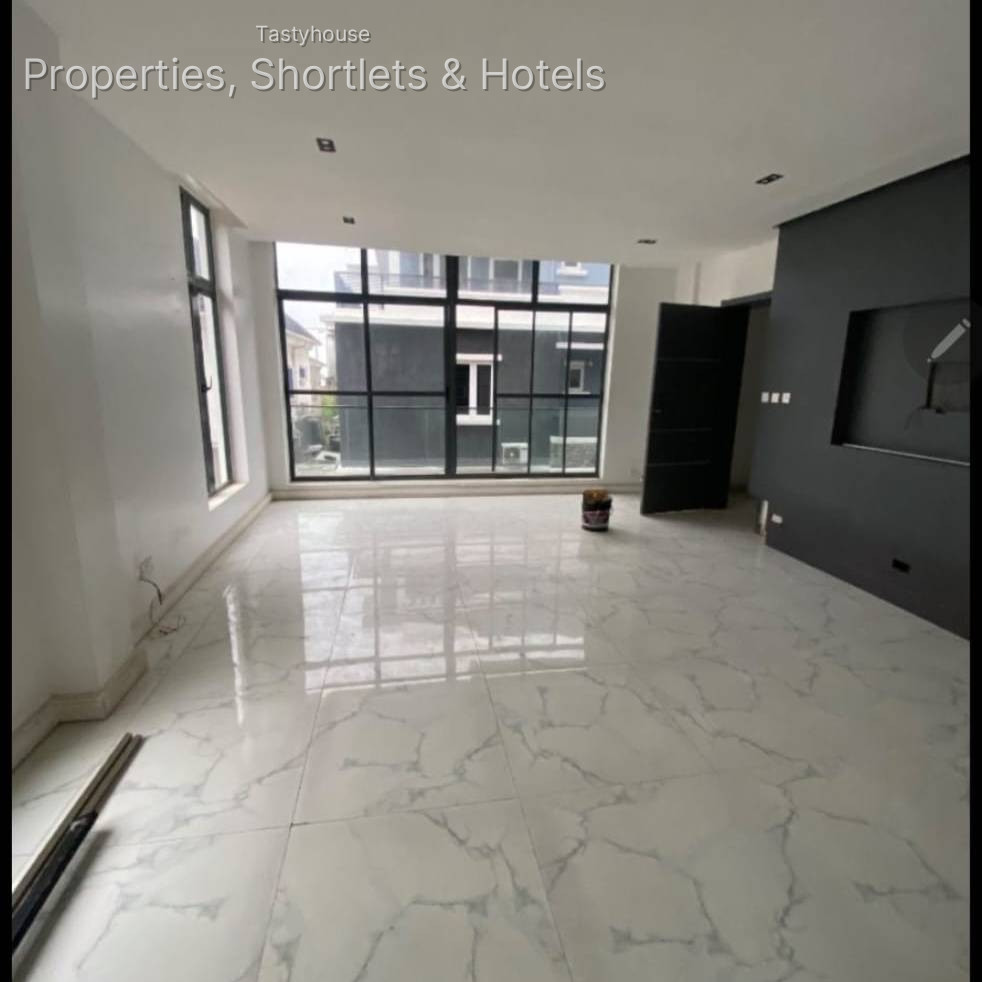 Tastefully built 3-bedroom Terrace duplex
