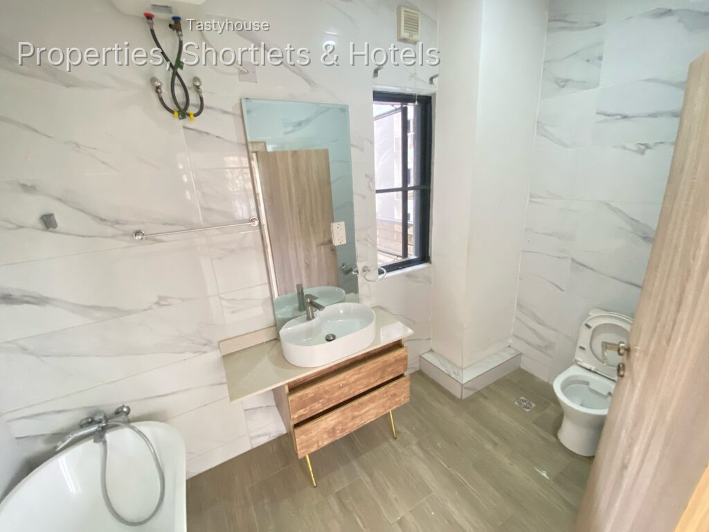 FULLY SERVICED 4-BEDROOM FLAT