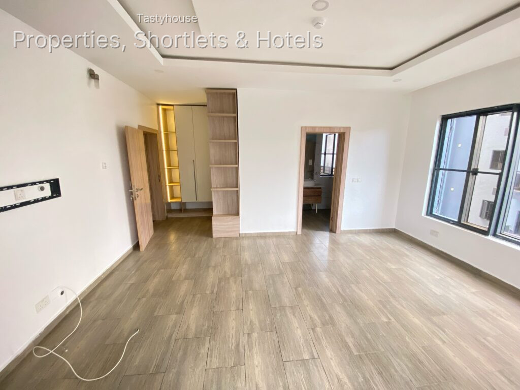 FULLY SERVICED 4-BEDROOM FLAT