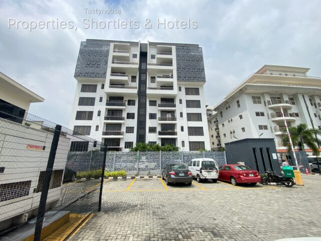 FULLY SERVICED 4-BEDROOM FLAT
