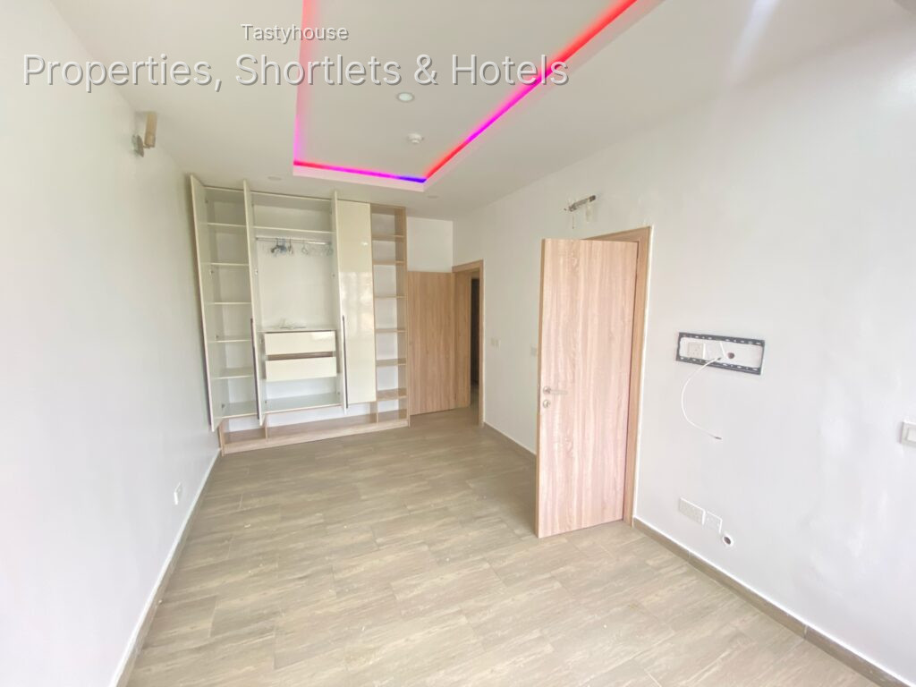 FULLY SERVICED 4-BEDROOM FLAT