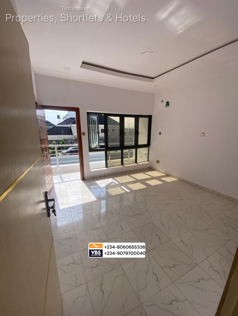 3 Bedroom Terraced Duplex in an Estate